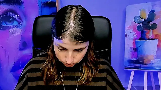 Snapshot of MartaEdams chatting on 11/11/25, 06:13 MartaEdams online show from 11/11/25, 06:13