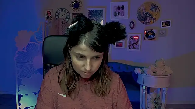 Snapshot of MartaEdams chatting on 11/17/25, 06:08 MartaEdams online show from 11/17/25, 06:08