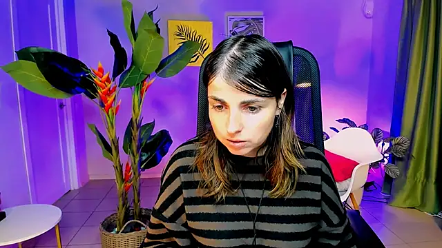 Snapshot of MartaEdams chatting on 11/18/25, 06:18 MartaEdams online show from 11/18/25, 06:18