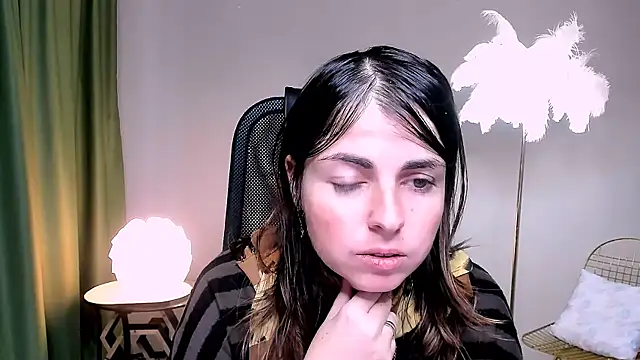 Snapshot of MartaEdams chatting on 11/19/25, 06:24 MartaEdams online show from 11/19/25, 06:24