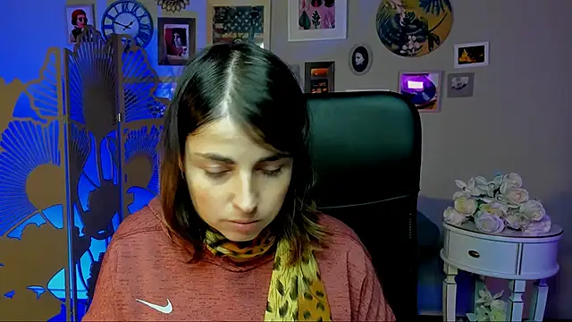 Snapshot of MartaEdams chatting on 11/24/25, 06:13 MartaEdams online show from 11/24/25, 06:13