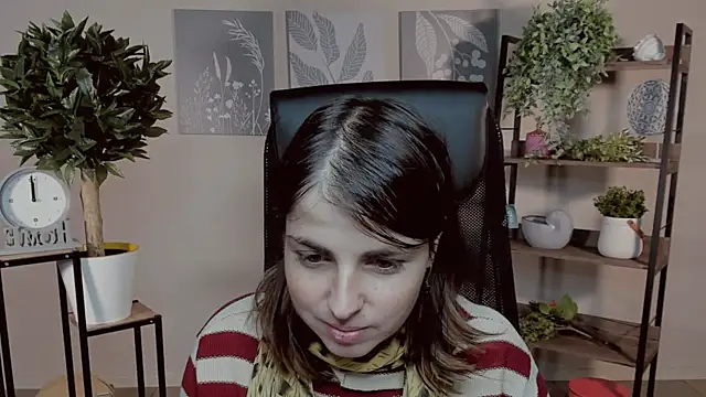 Snapshot of MartaEdams chatting on 11/26/25, 06:25 MartaEdams online show from 11/26/25, 06:25