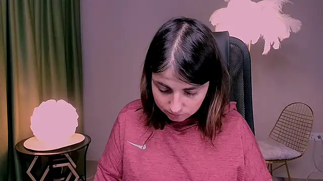 Snapshot of MartaEdams chatting on 12/02/25, 06:19 MartaEdams online show from 12/02/25, 06:19