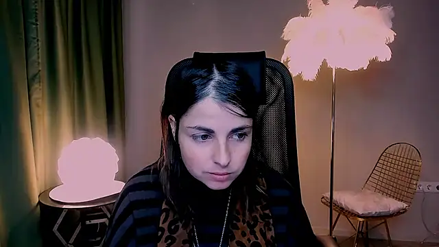 Snapshot of MartaEdams chatting on 12/05/25, 08:12 MartaEdams online show from 12/05/25, 08:12