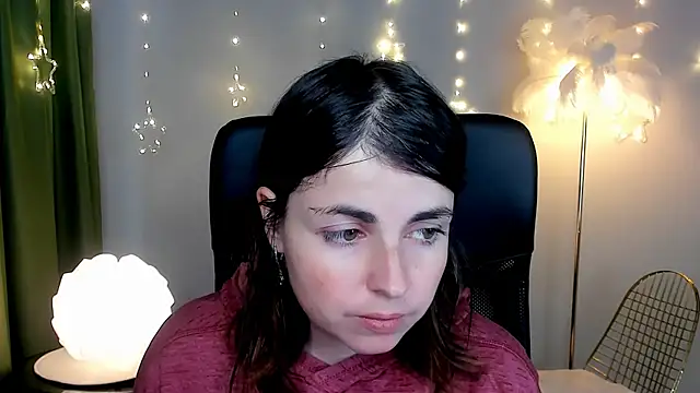 Snapshot of MartaEdams chatting on 12/15/25, 06:28 MartaEdams online show from 12/15/25, 06:28