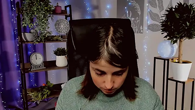 Snapshot of MartaEdams chatting on 12/16/25, 06:18 MartaEdams online show from 12/16/25, 06:18