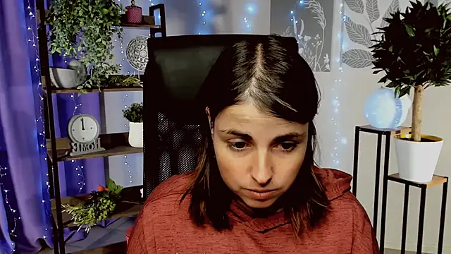 Snapshot of MartaEdams chatting on 12/18/25, 06:19 MartaEdams online show from 12/18/25, 06:19