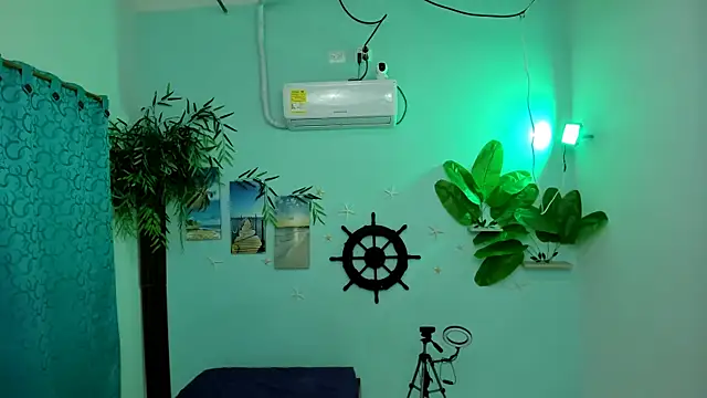 eladyrous98 online show from 10/10/25, 12:59