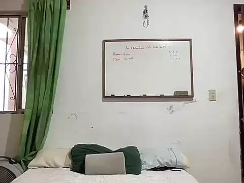 Snapshot of juicysmalls chatting on 12/01/25, 05:29 juicysmalls online show from 12/01/25, 05:29