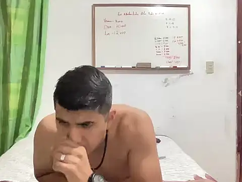 Snapshot of juicysmalls chatting on 12/02/25, 05:35 juicysmalls online show from 12/02/25, 05:35