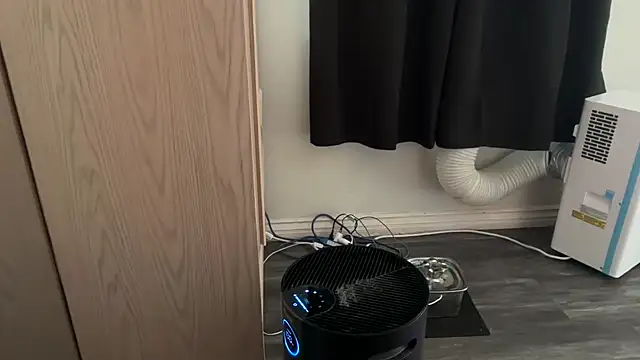 Snapshot of kSwisssxxx chatting on 11/06/25, 10:43 kSwisssxxx online show from 11/06/25, 10:43