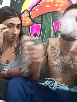 parejajuguetona420 online show from 11/22/25, 01:59