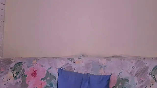 Snapshot of Elle_Pearl_ chatting on 01/18/26, 07:34 Elle Pearl online show from 01/18/26, 07:34