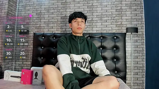 Felipe boy1 online show from 10/29/25, 03:47