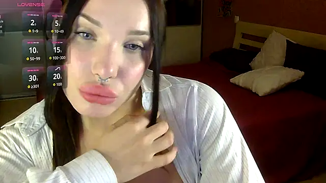 Snapshot of Cassie_Pinkkk chatting on 10/20/25, 05:35 Cassie Pinkkk online show from 10/20/25, 05:35