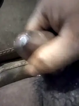 Snapshot of Curvy_Pounder chatting on 10/22/25, 12:00 Curvy Pounder online show from 10/22/25, 12:00