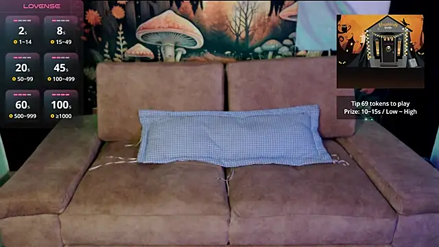 LunaBunny8 online show from 10/14/25, 07:31