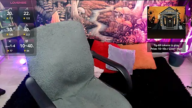 LunaBunny8 online show from 10/24/25, 01:03