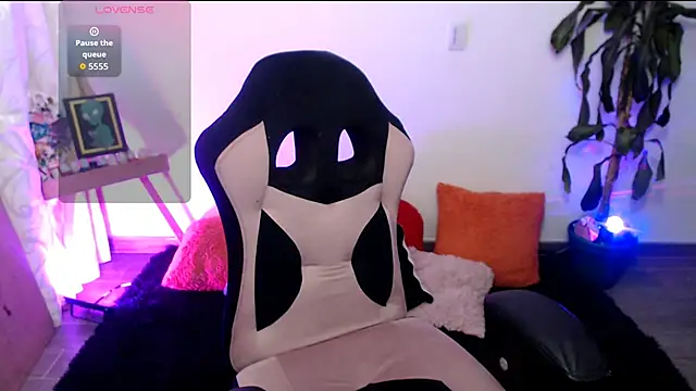 LunaBunny8 online show from 11/13/25, 01:59