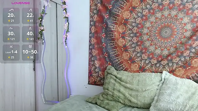 Snapshot of aphroditebloom chatting on 12/14/25, 05:07 aphroditebloom online show from 12/14/25, 05:07