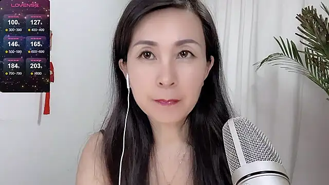 Snapshot of JackieBell chatting on 09/18/25, 05:42 JackieBell online show from 09/18/25, 05:42