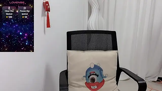 Snapshot of JackieBell chatting on 10/24/25, 11:23 JackieBell online show from 10/24/25, 11:23