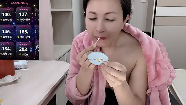 Snapshot of JackieBell chatting on 10/31/25, 01:50 JackieBell online show from 10/31/25, 01:50