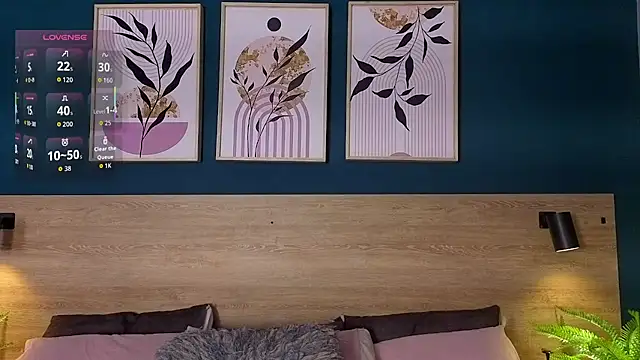 SarahMiler  online show from 11/28/25, 10:12