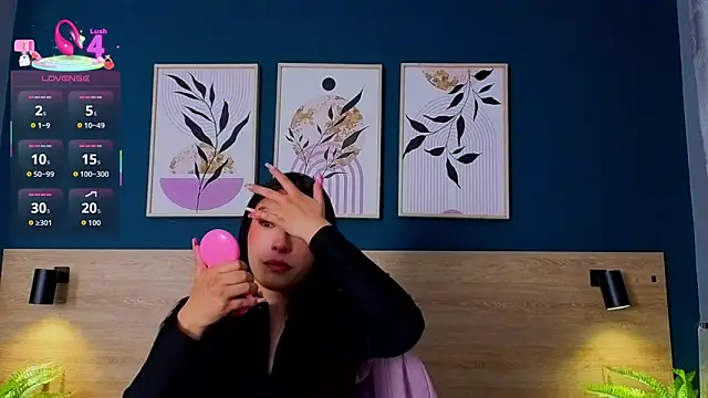 SarahMiler  online show from 12/03/25, 07:34