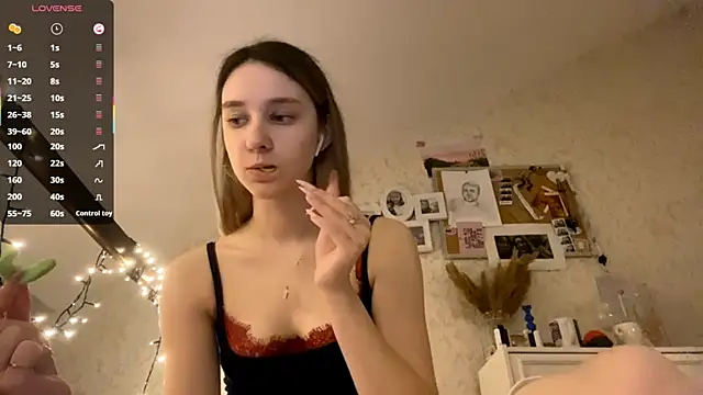 Snapshot of DanaCore chatting on 09/28/25, 08:47 DanaCore online show from 09/28/25, 08:47