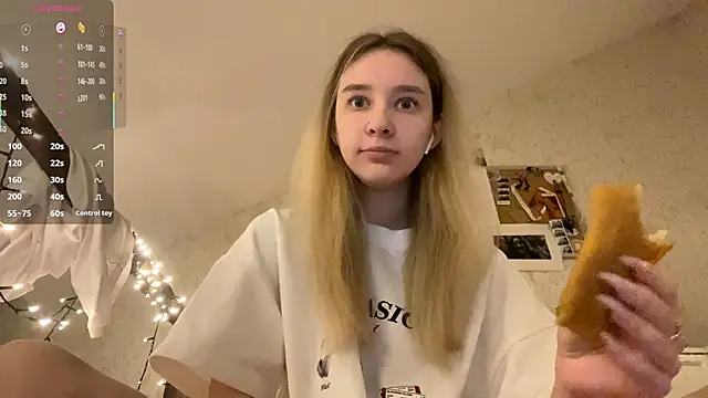 Snapshot of DanaCore chatting on 10/10/25, 06:40 DanaCore online show from 10/10/25, 06:40