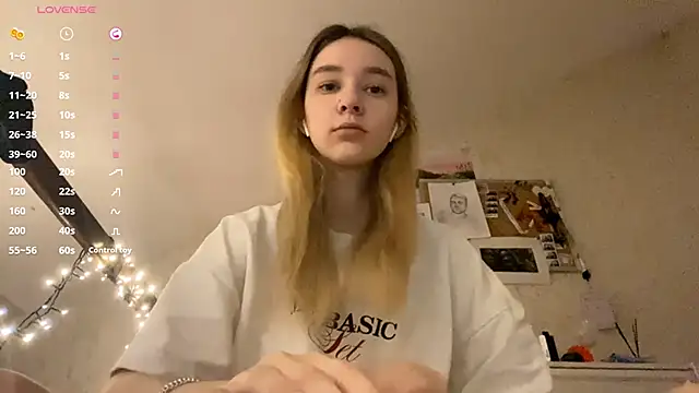 Snapshot of DanaCore chatting on 11/02/25, 10:34 DanaCore online show from 11/02/25, 10:34