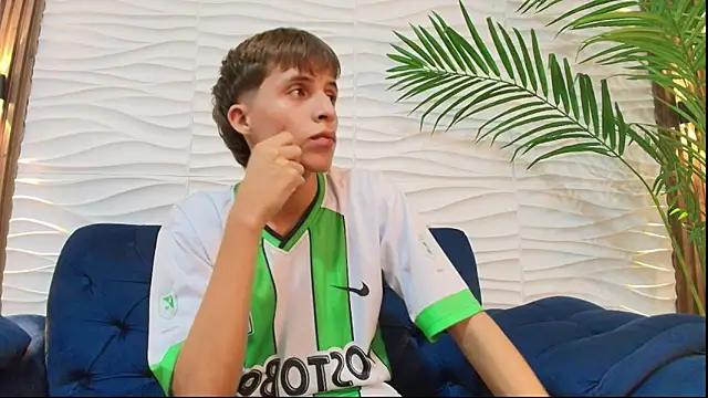 Snapshot of Pavo_tv chatting on 05/19/26, 01:56 Pavo tv online show from 05/19/26, 01:56