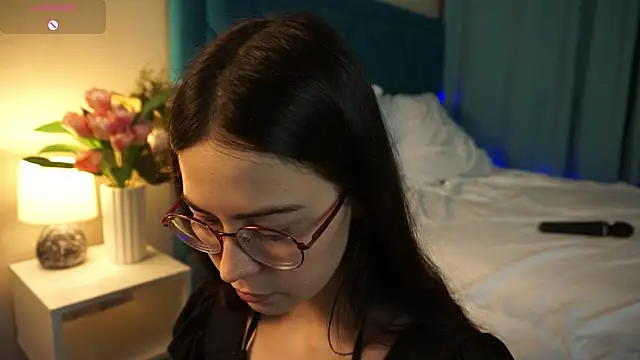 Snapshot of ywixos chatting on 11/06/25, 01:23 ywixos online show from 11/06/25, 01:23