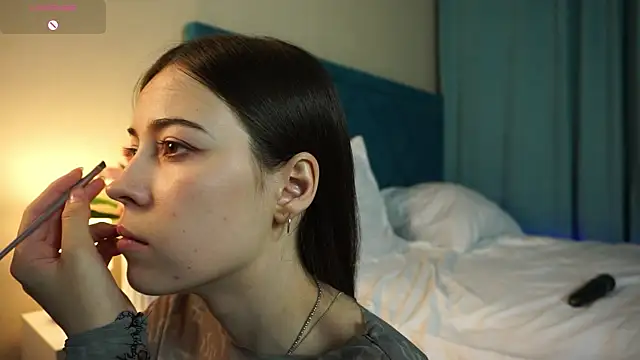 Snapshot of ywixos chatting on 11/12/25, 01:44 ywixos online show from 11/12/25, 01:44