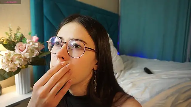 Snapshot of ywixos chatting on 12/05/25, 02:47 ywixos online show from 12/05/25, 02:47