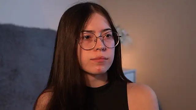 Snapshot of ywixos chatting on 12/13/25, 09:42 ywixos online show from 12/13/25, 09:42