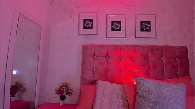 Maddy Mills online show from 12/15/25, 05:28