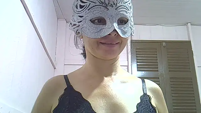 Luana sexy42 online show from 04/30/26, 03:24