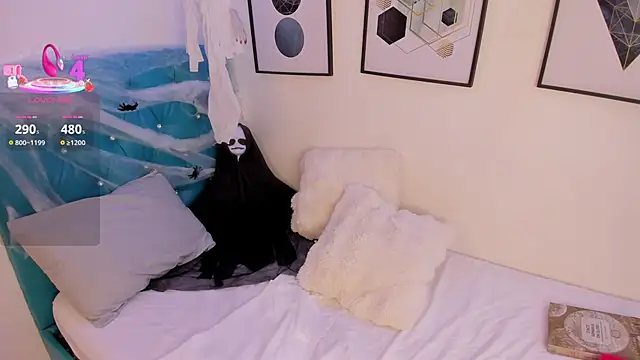 Snapshot of nyralux chatting on 10/11/25, 08:51 nyralux online show from 10/11/25, 08:51