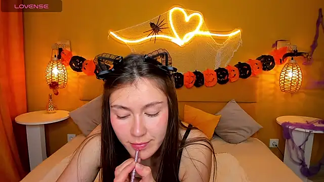 Tina Porter online show from 10/26/25, 01:33