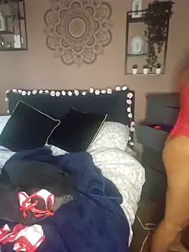 Snapshot of LonelyLucinda chatting on 09/28/25, 06:30 LonelyLucinda online show from 09/28/25, 06:30