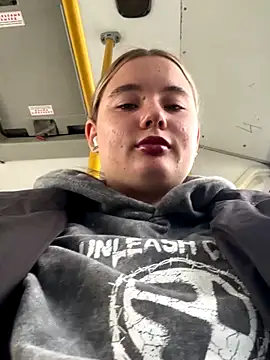 Snapshot of StephanieMur chatting on 09/15/25, 05:29 StephanieMur online show from 09/15/25, 05:29