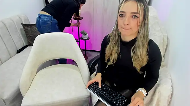 Snapshot of Miss_Annye chatting on 11/01/25, 04:36 Miss Annye online show from 11/01/25, 04:36