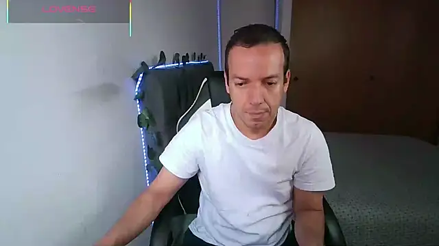 Snapshot of Cerso1 chatting on 05/30/26, 12:57 Cerso1 online show from 05/30/26, 12:57