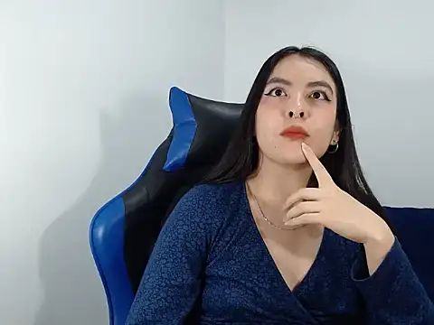 EloiseJun online show from 10/11/25, 02:22