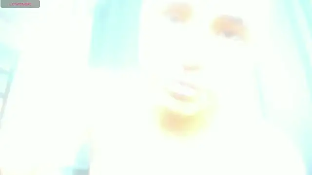 lianfox  online show from 09/20/25, 12:39