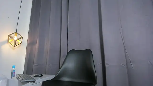 lianfox  online show from 10/25/25, 12:56