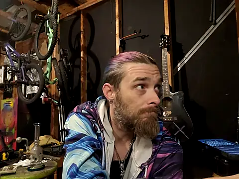 Snapshot of thejuicybacon chatting on 09/17/25, 10:28 thejuicybacon online show from 09/17/25, 10:28