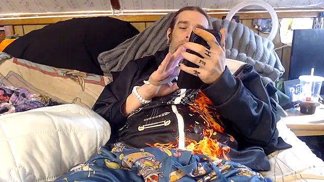 Snapshot of thejuicybacon chatting on 10/27/25, 03:27 thejuicybacon online show from 10/27/25, 03:27